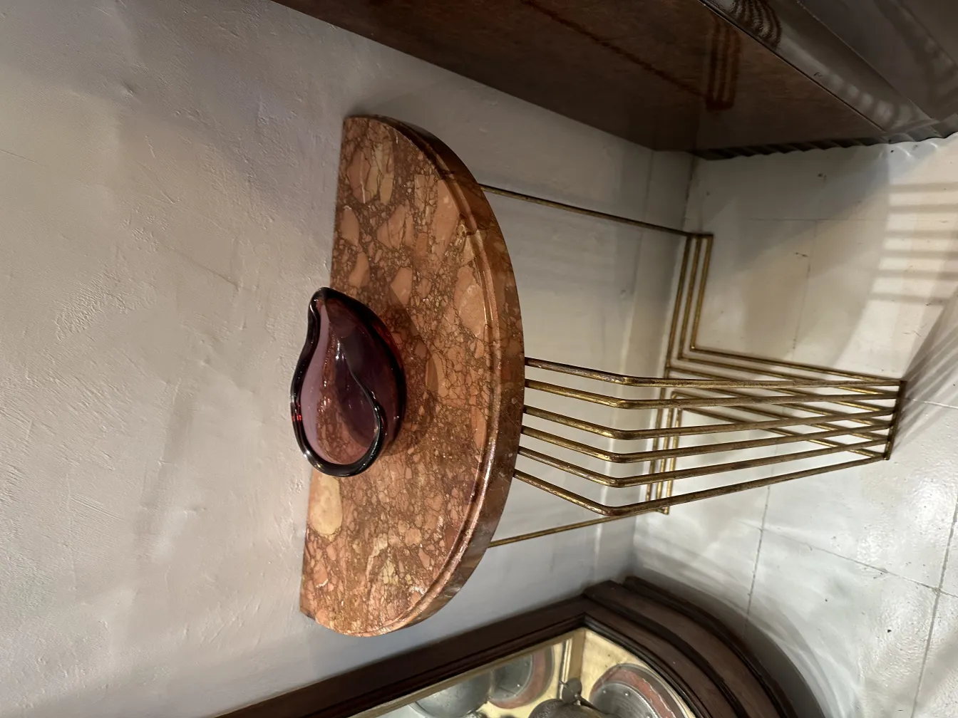 antiquité cristal de murano en forme de goutte sur une table