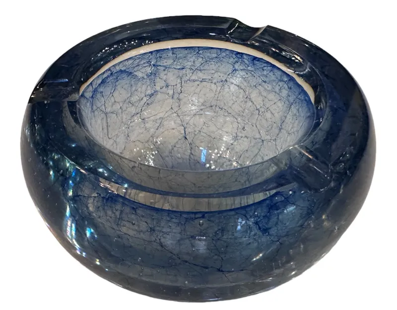 cenicero de cristal de murano azul decorativo con patrones únicos