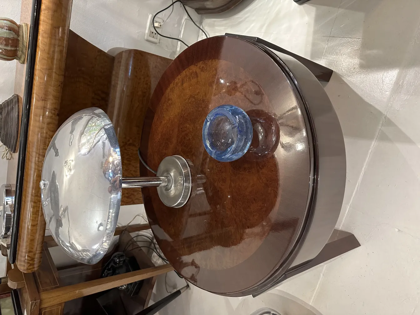 cristal de murano vibrante em cima da mesa