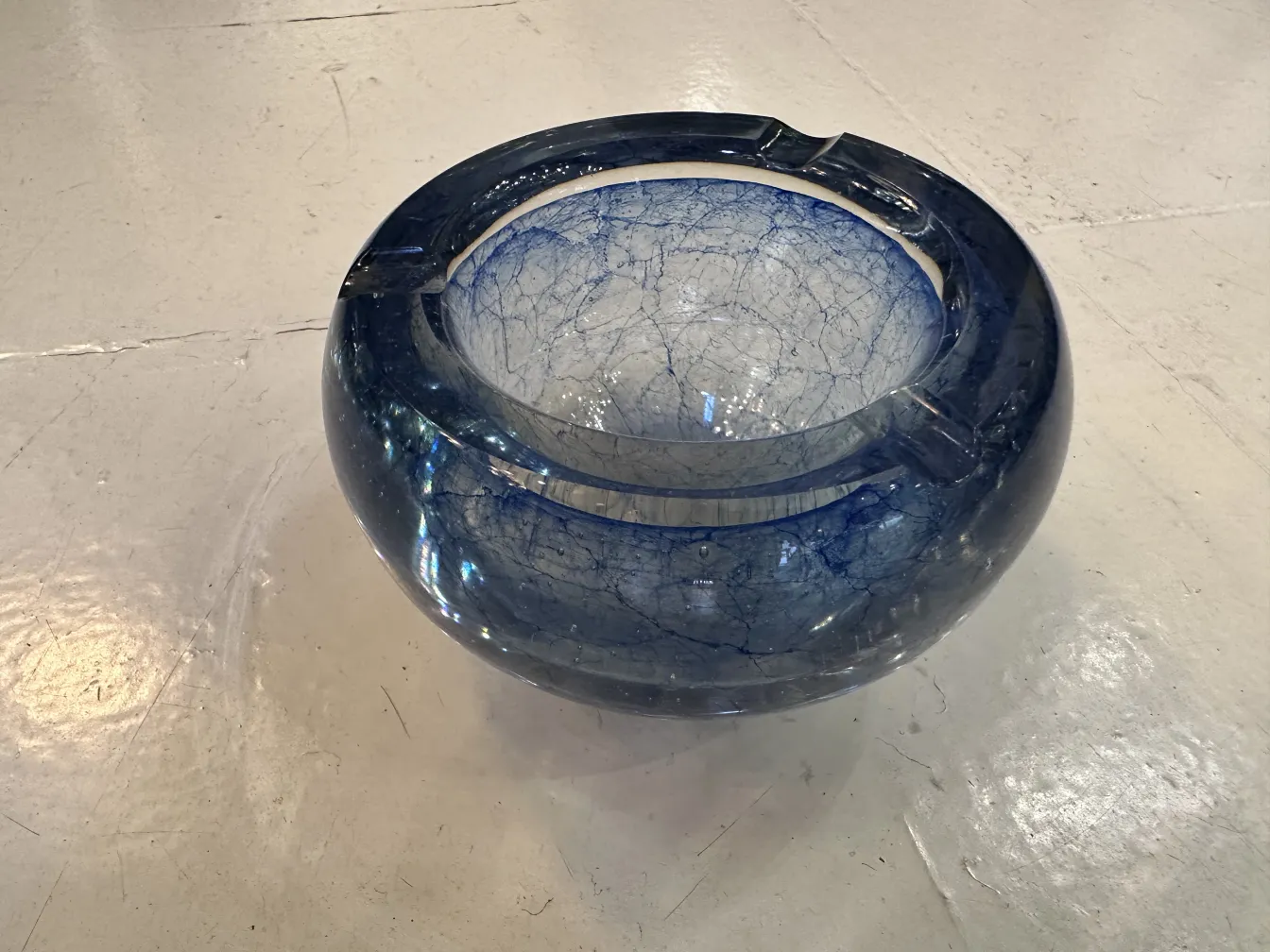 alte Murano-Glas-Schüssel in Blau mit Texturen