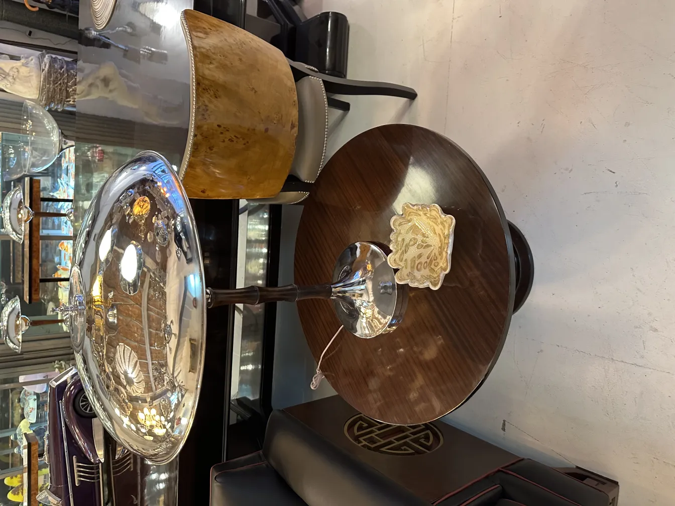 Cristal de Murano ancien avec détails décoratifs et teintes brillantes