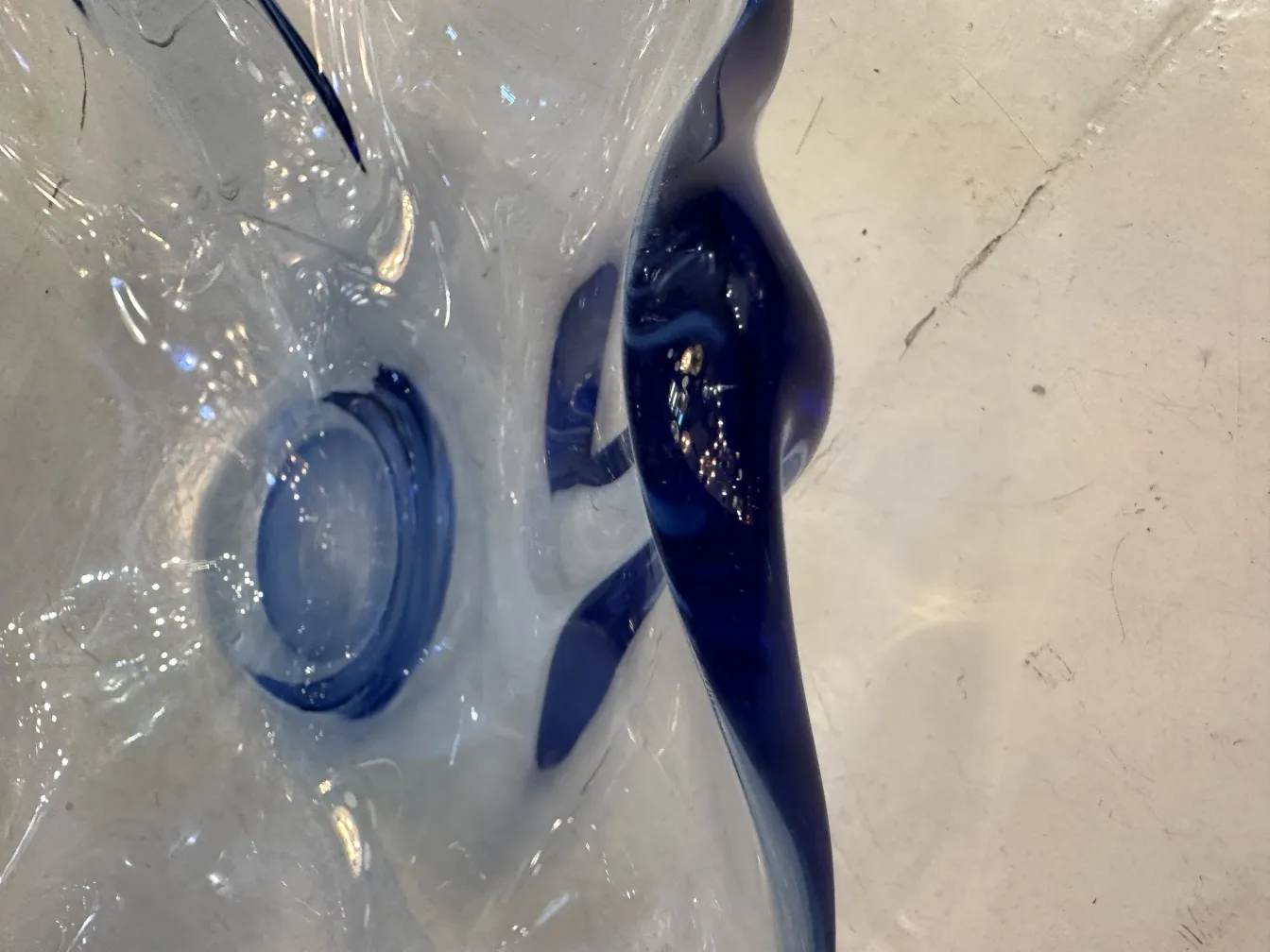 Cristal de Murano antigo azul em forma elegante