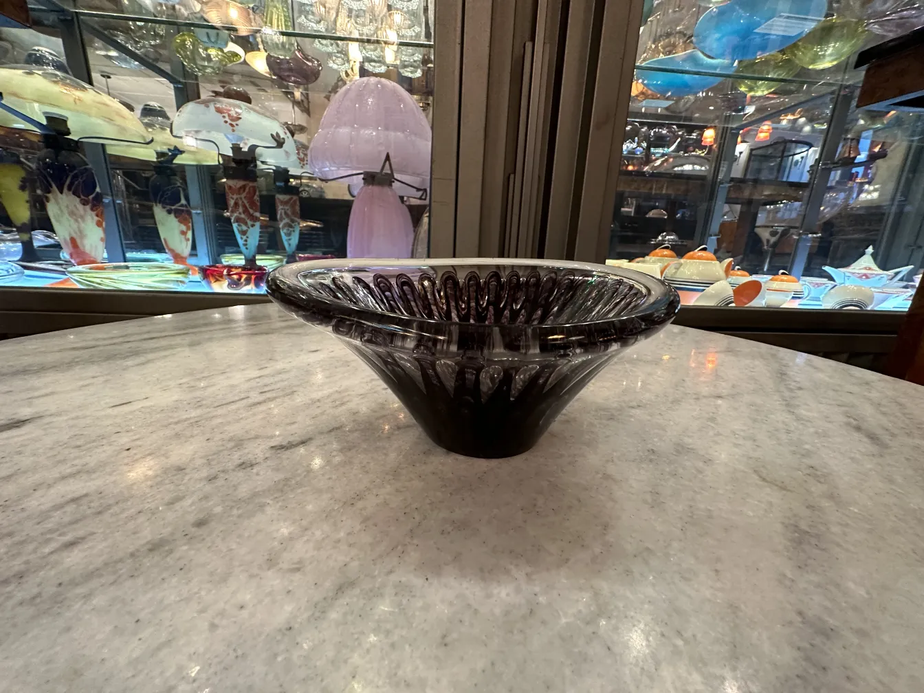 antiga tigela de cristal de murano em tons escuros