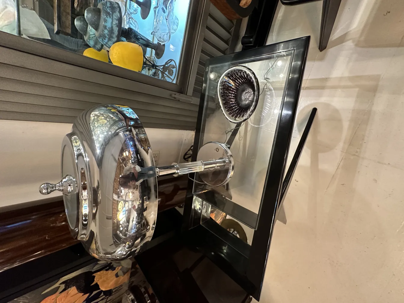 hermoso cristal de murano antiguo con diseño decorativo en un entorno