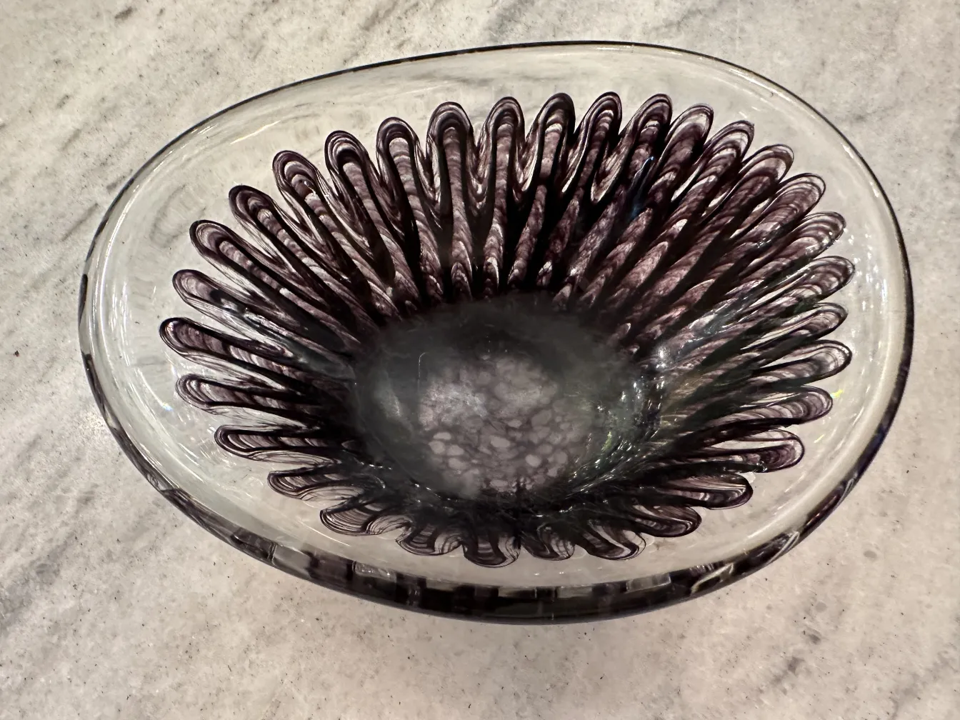 hermoso cristal de murano con detalles en tonos morados