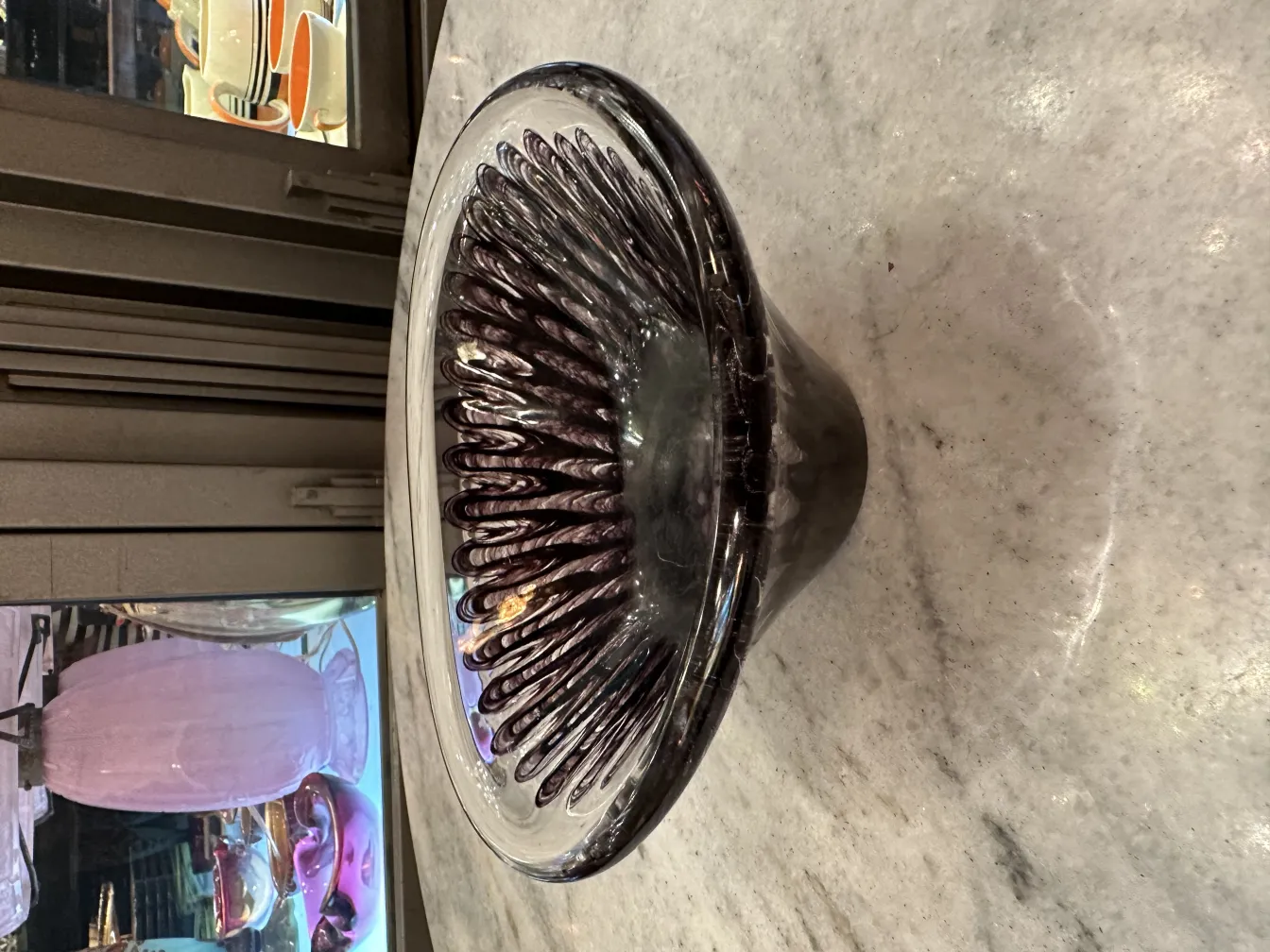 lindo cristal de murano em forma de flor com detalhes na parte superior