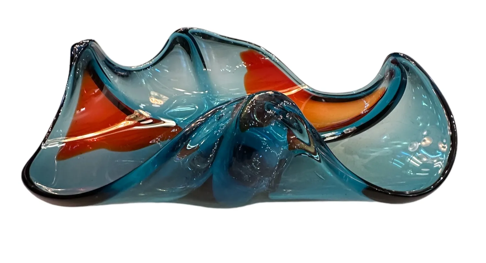 scultura in vetro di murano con design fluido in colori vivaci