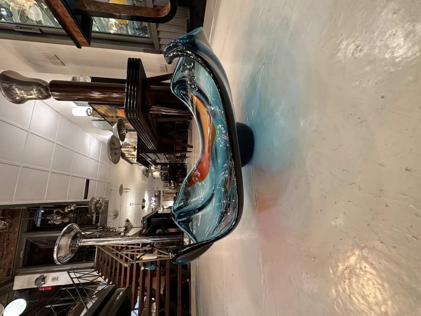 Antikes Murano-Glas mit blauen und orangefarbenen Tönen, dekorativ