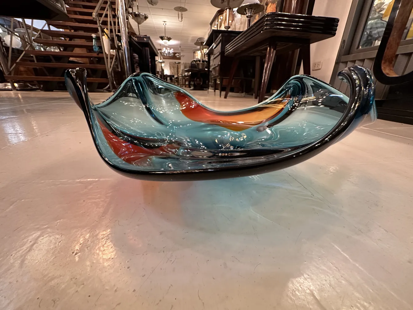 belo cristal de murano em tons de azul e laranja