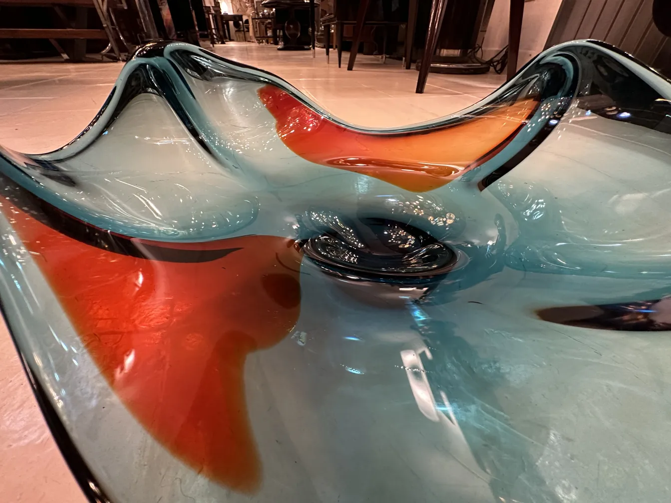 hermoso cristal de murano en tonos azules y naranjas