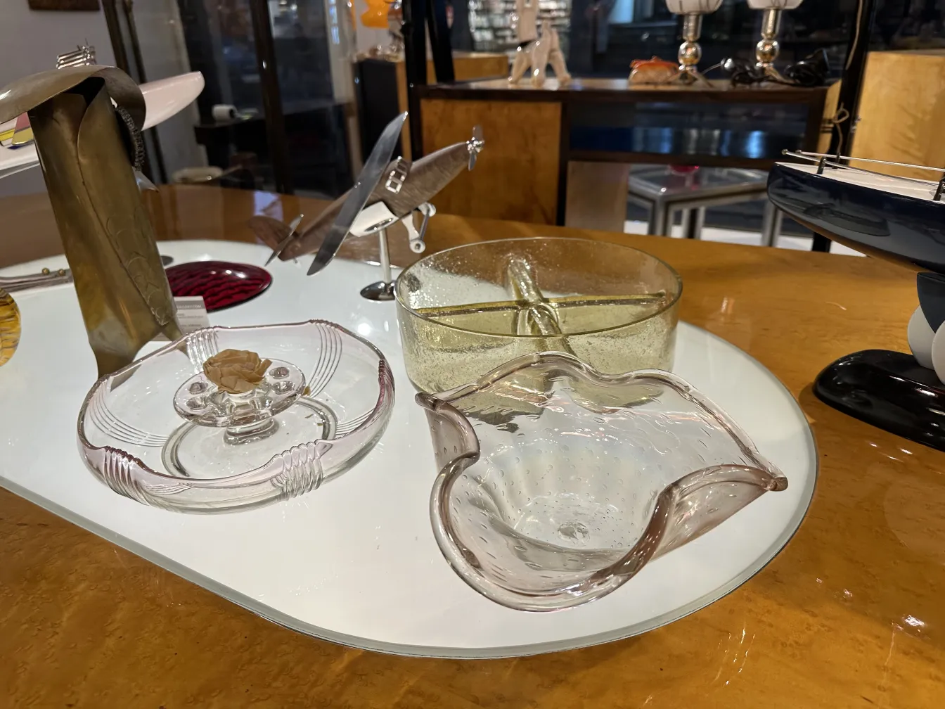 hermoso cristal de murano con diseño ondulado y flor