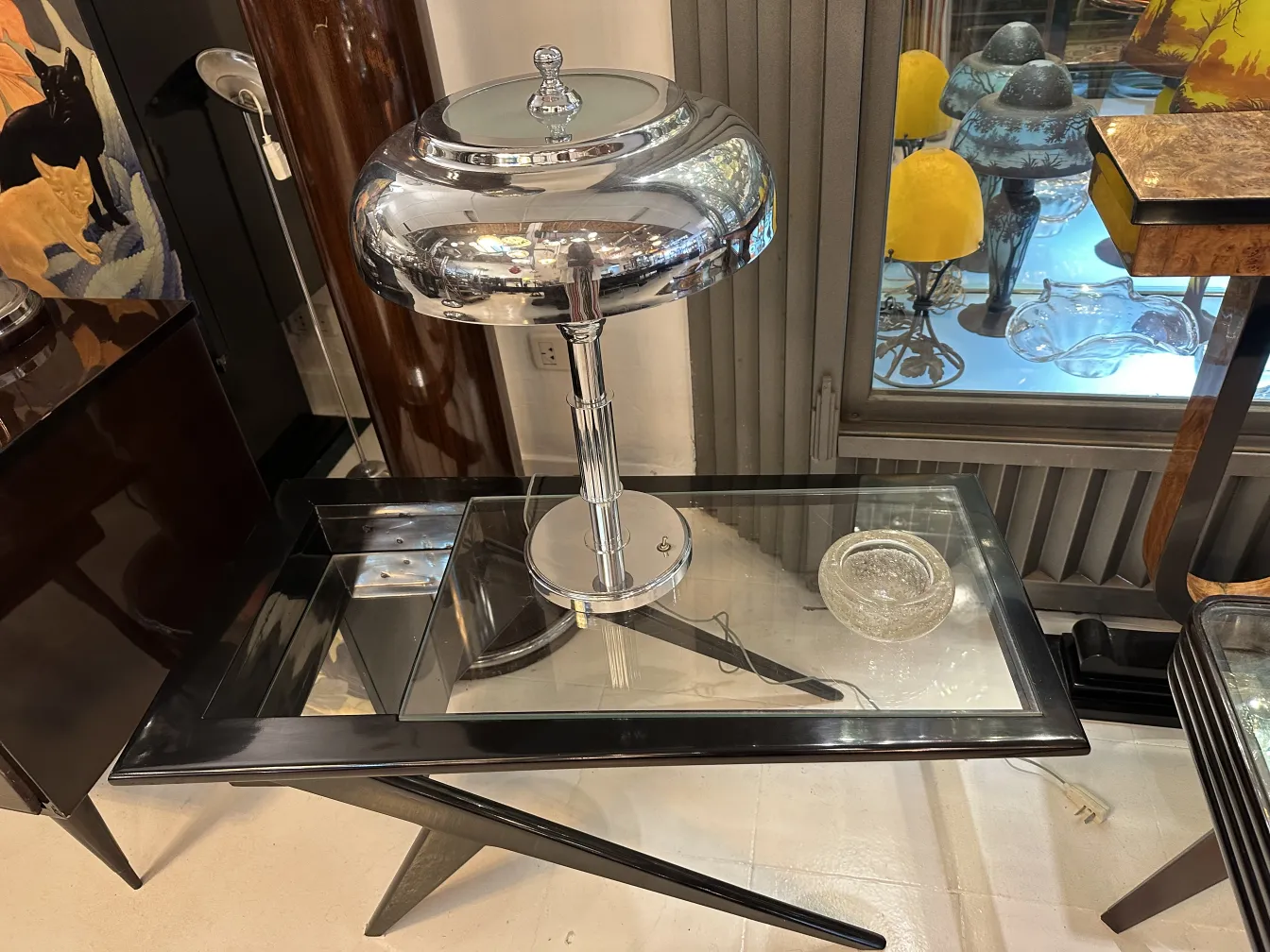 lámpara de mesa antigua con pedestal brillante, cristal de murano, decoración elegante