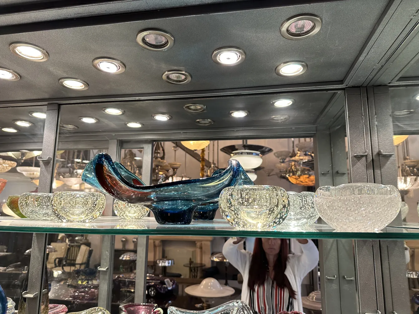 wunderschönes antikes Murano-Glas mit buntem Design