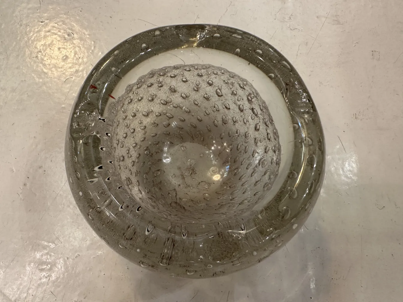 美丽的穆拉诺古董玻璃，装饰有气泡