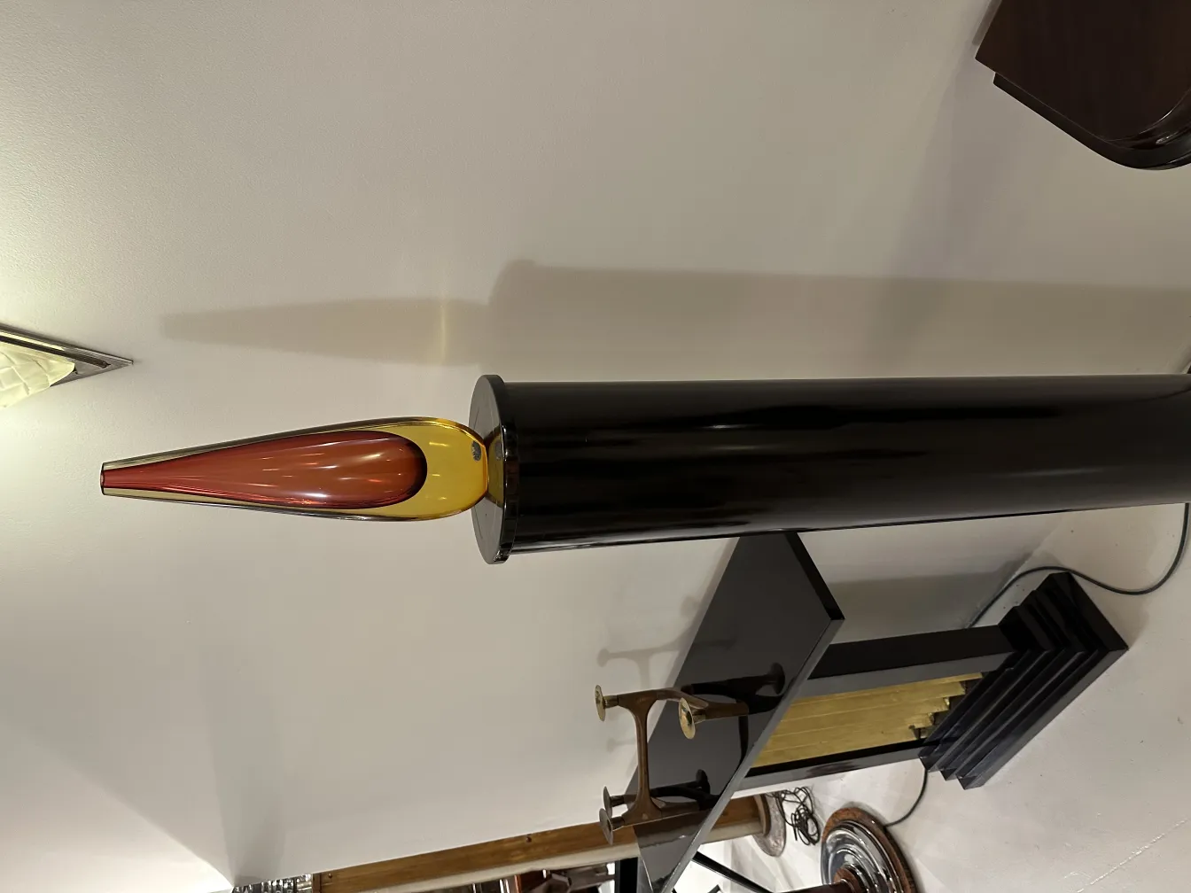 琥珀色と黒色のアンティークムラーノガラス製品