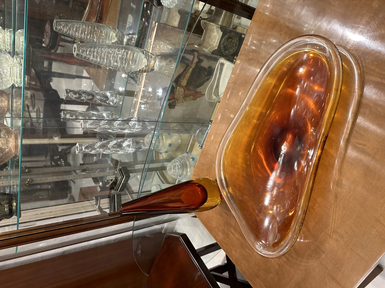 tigela de cristal de murano com tons dourados e vermelhos