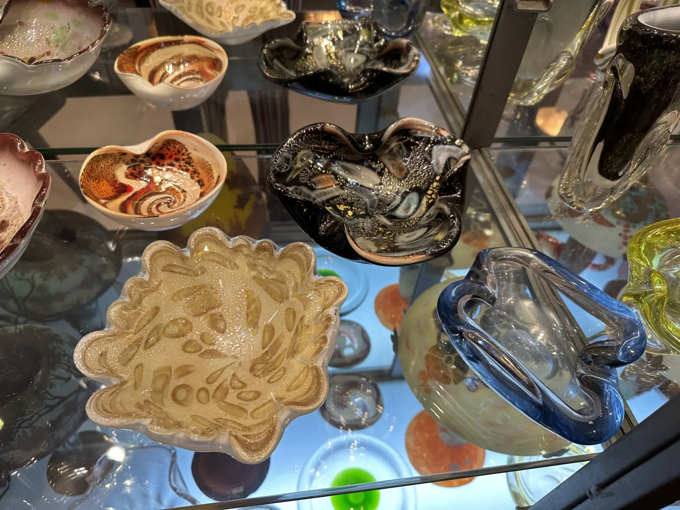 色彩斑斓的穆拉诺玻璃装饰碗