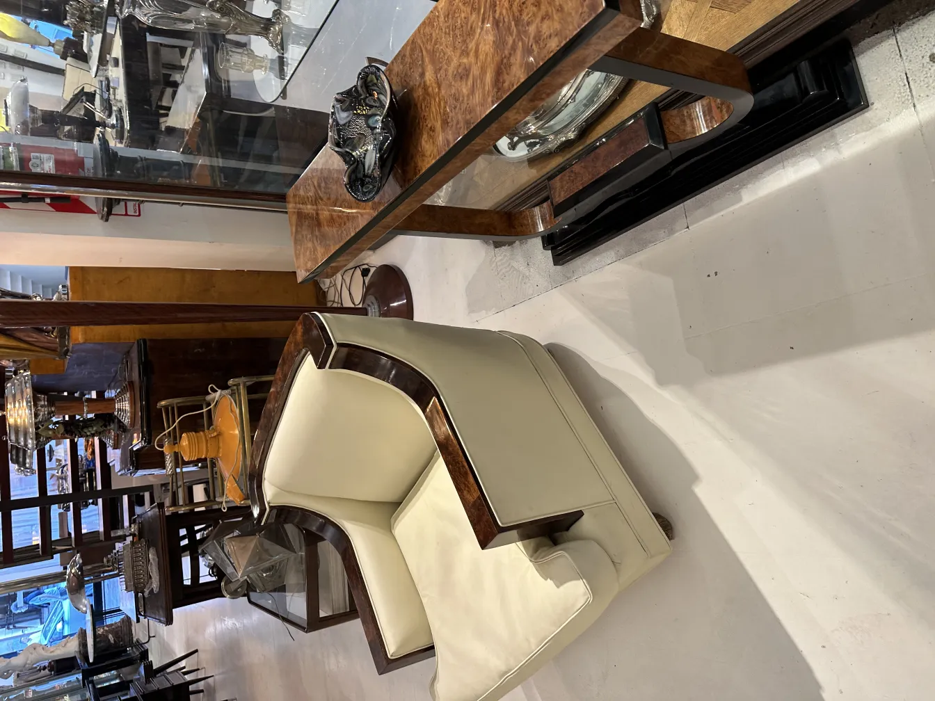 elegante y antiguo cristal de murano con formas curvas