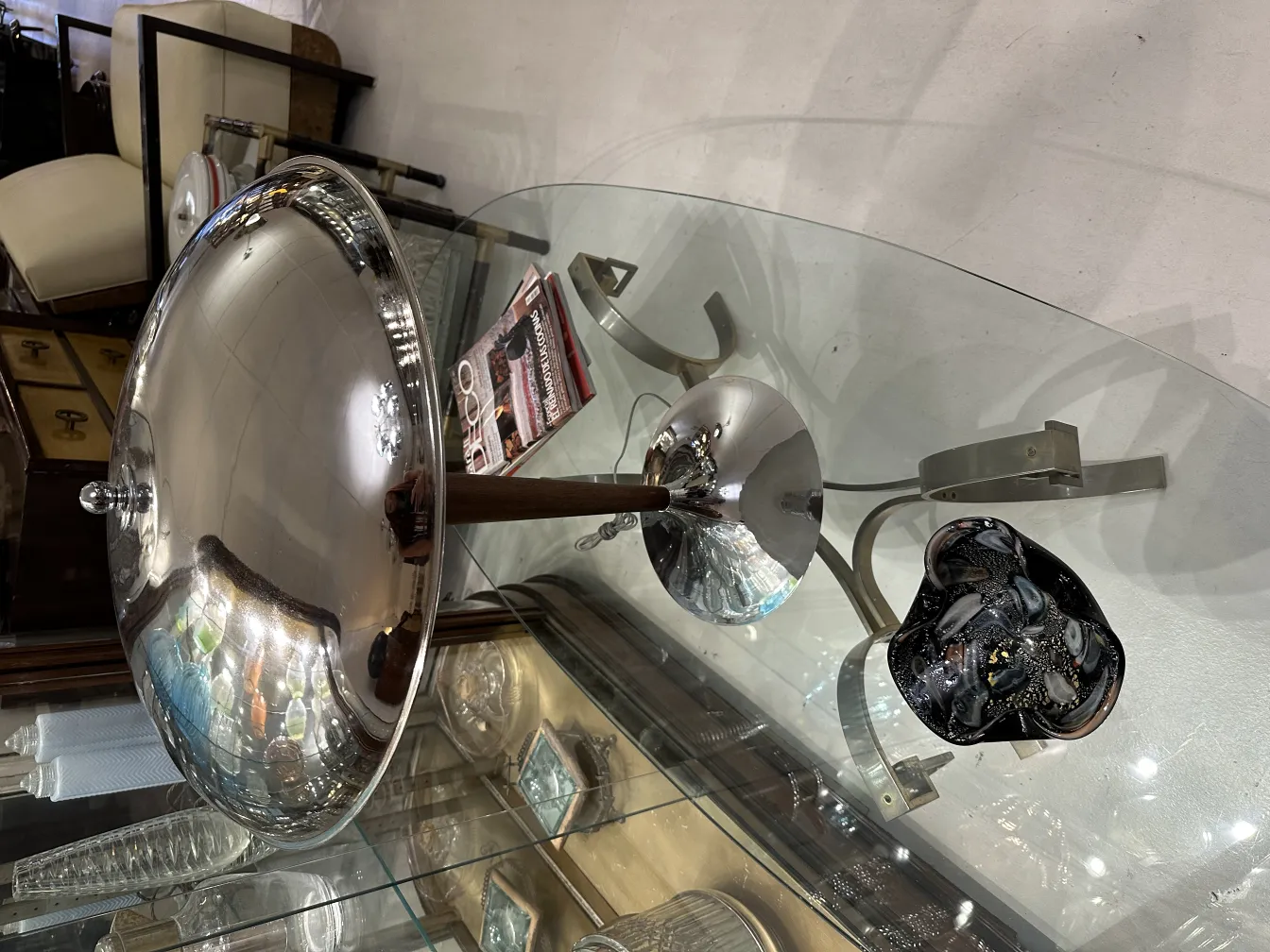 Antico pezzo di vetro di Murano con forme decorative