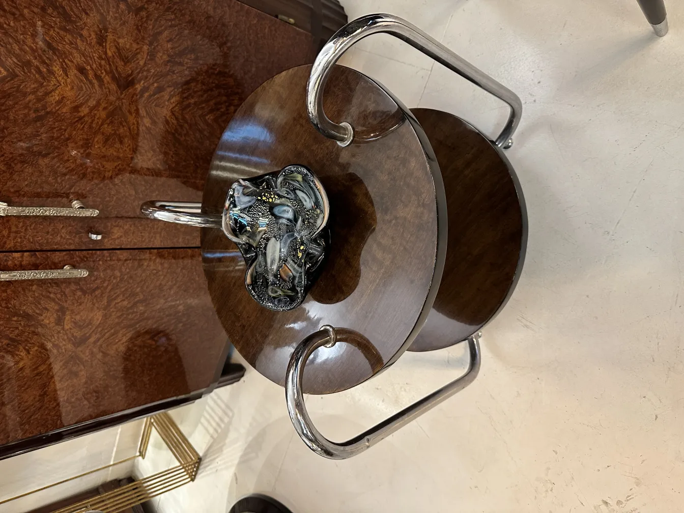 escultura antigua de cristal de murano en base de madera