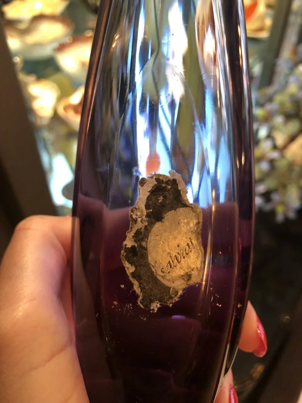 cristal de murano antigo com etiqueta visível, forma estética