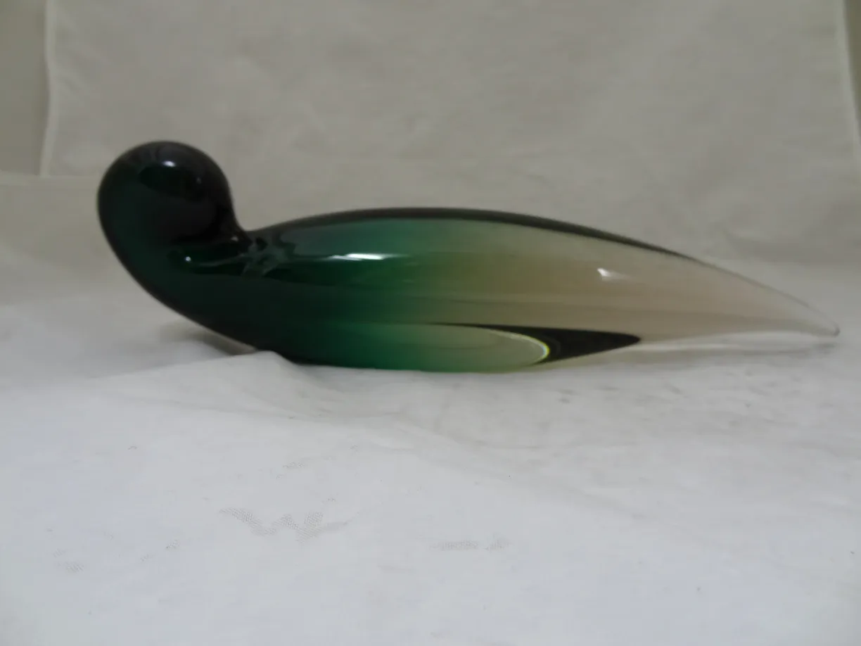 Figura de cristal de murano em forma de pato com detalhes verdes