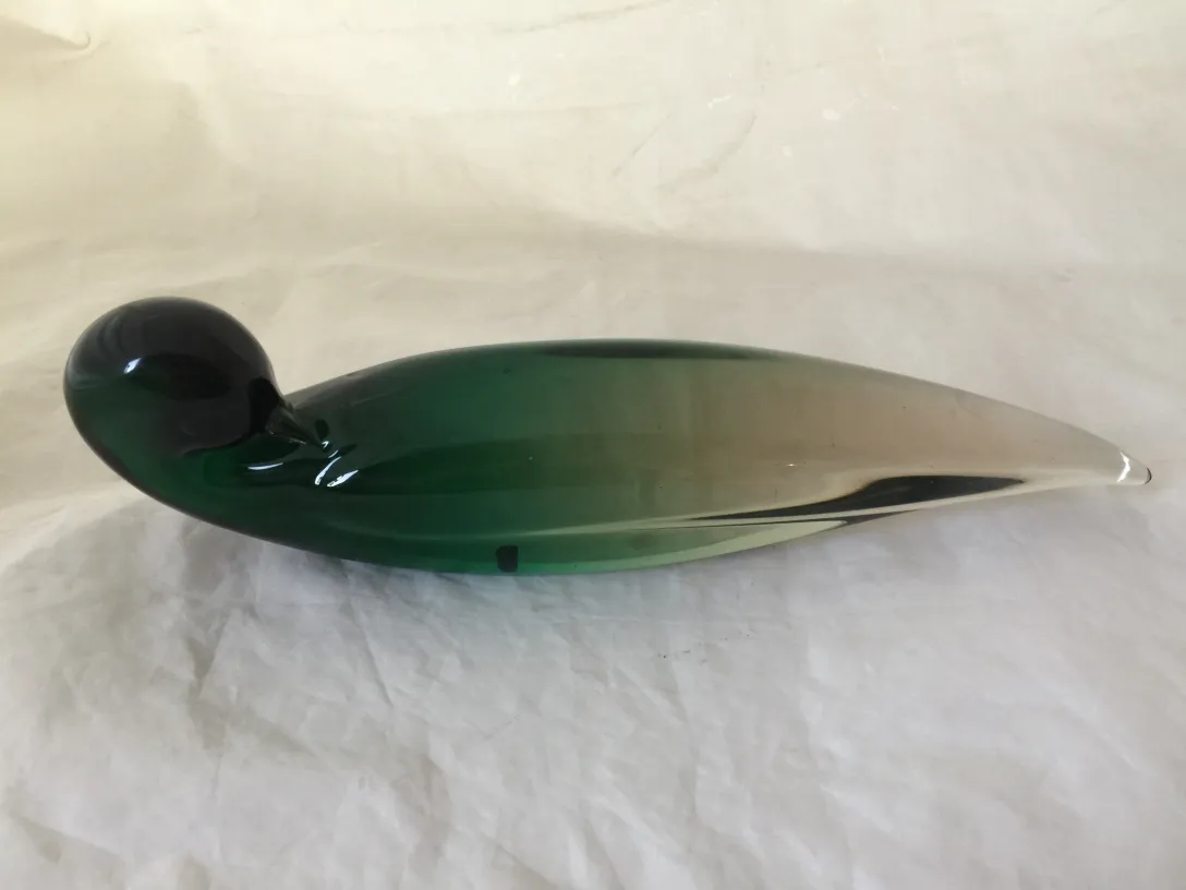 Dekoratives antikes murano-glas in grüner Farbe