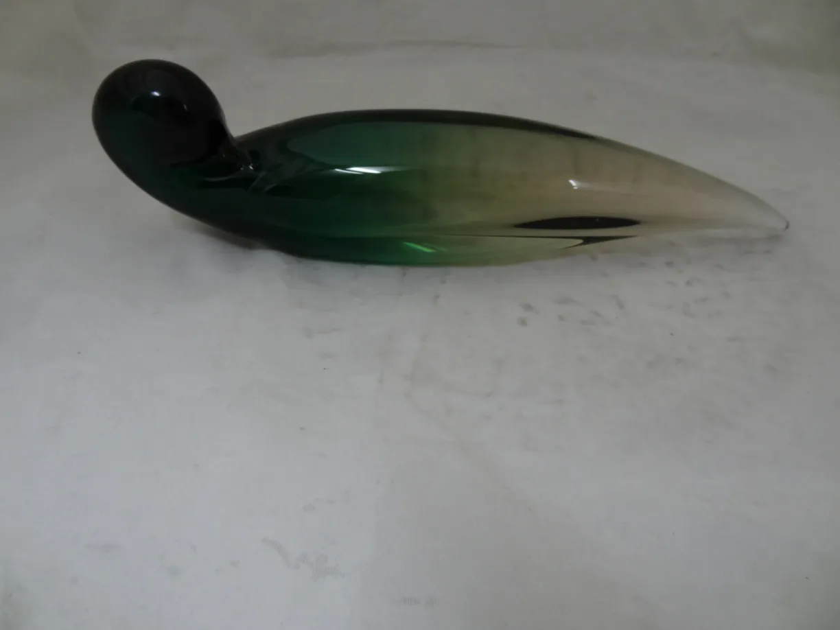 scultura di uccello antica in vetro di Murano, colori verde e nero