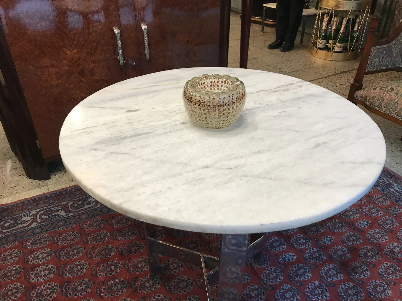 模様のある古いムラノガラスの装飾品