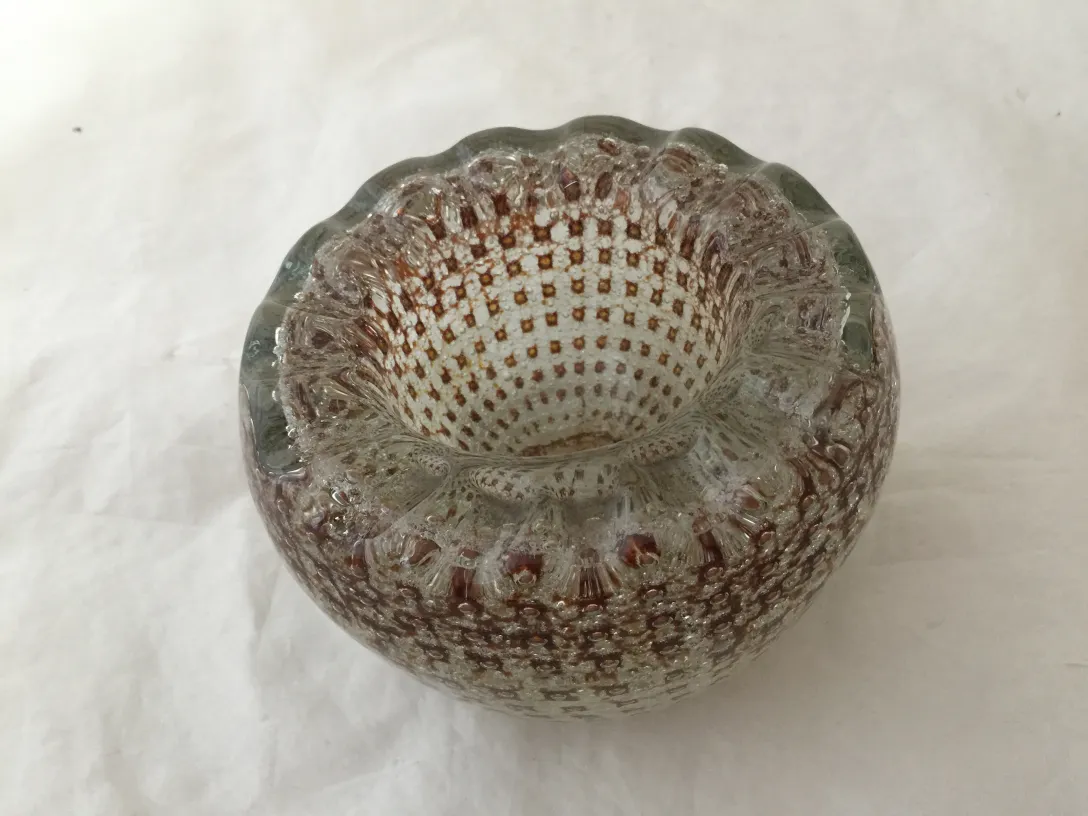 vase antico in vetro di murano con texture e colore