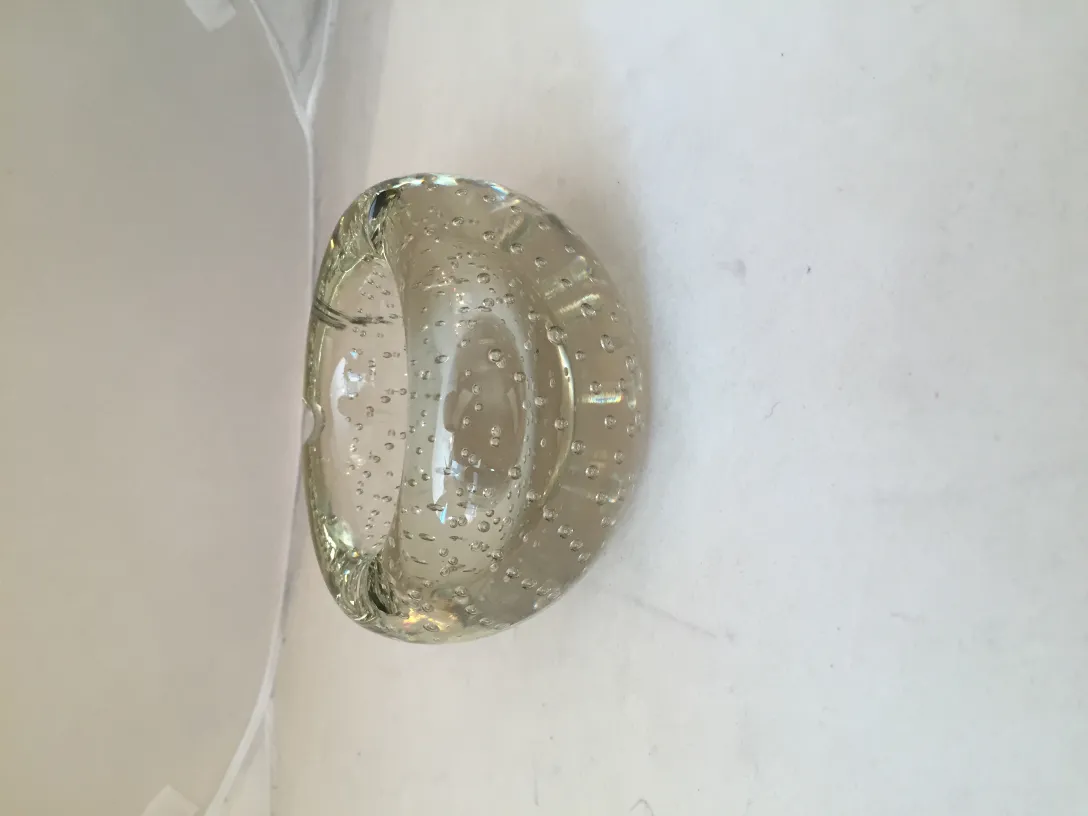 vecchio vetro di murano con design a bolle, colore chiaro