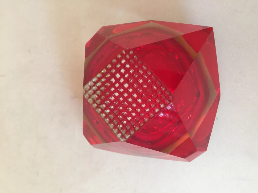 vetro di Murano rosso con forme geometriche, antico