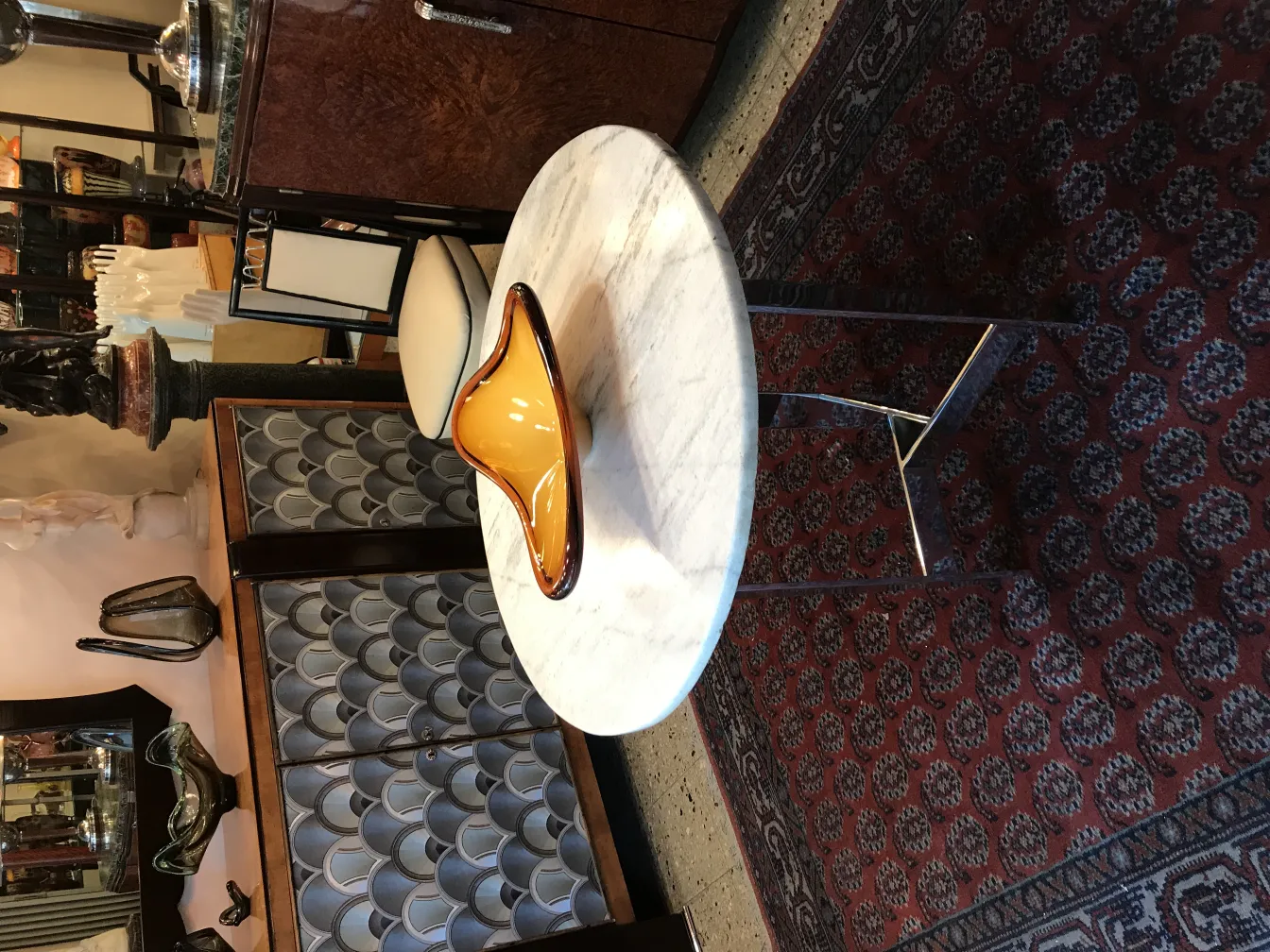 Antike Murano-Glasdekoration in warmen Farben