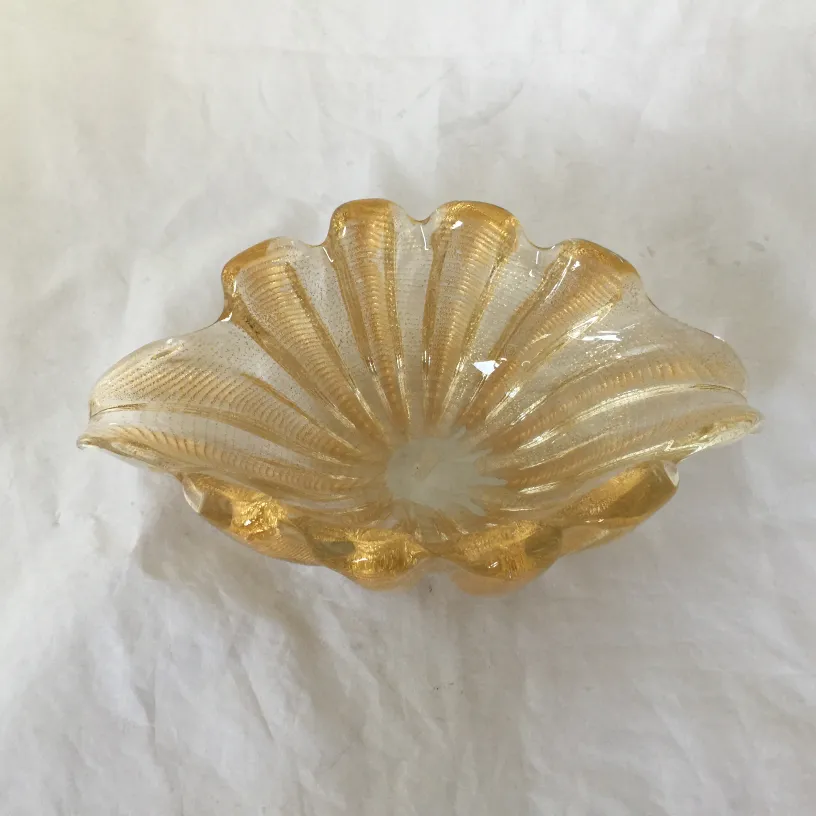 antiguo cristal de murano con diseño de concha en tonos dorados