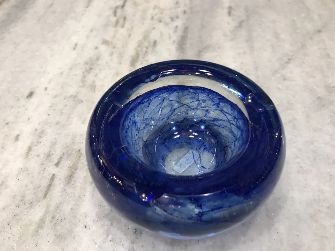 cendrier ancien en cristal de murano bleu avec motifs