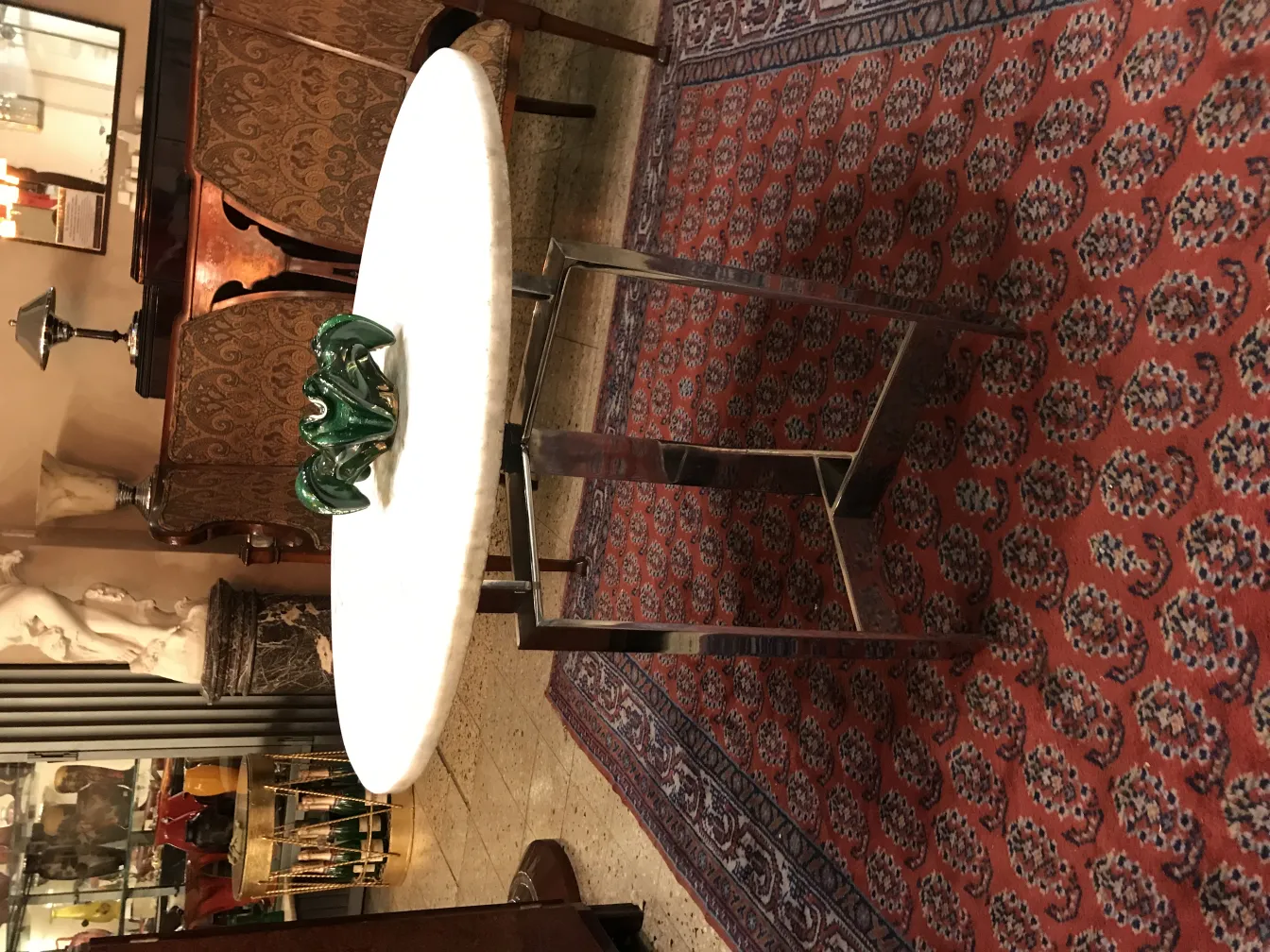 Cristal de Murano antigo com design elegante e cores vibrantes