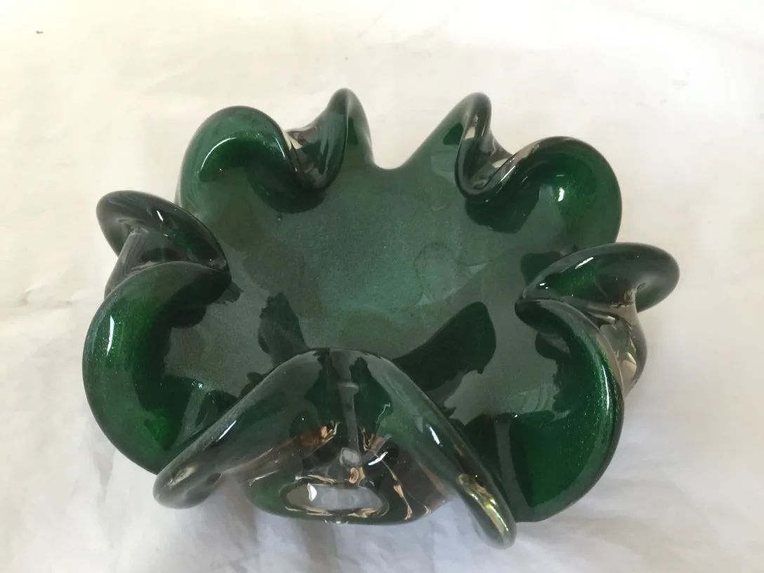 bella antiquariato vetro di murano verde con forme ondulate