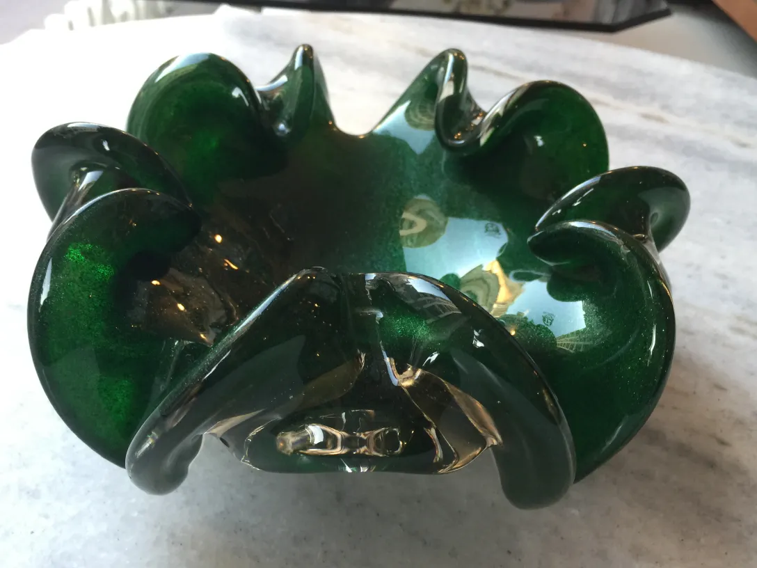 bol ancien en cristal de murano vert avec bords ondulés