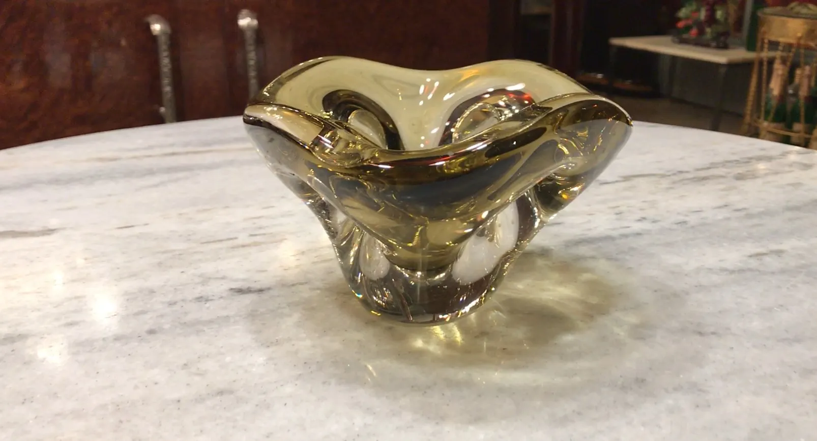 Cristal de Murano antiguo con forma elegante y brillante, decorativo