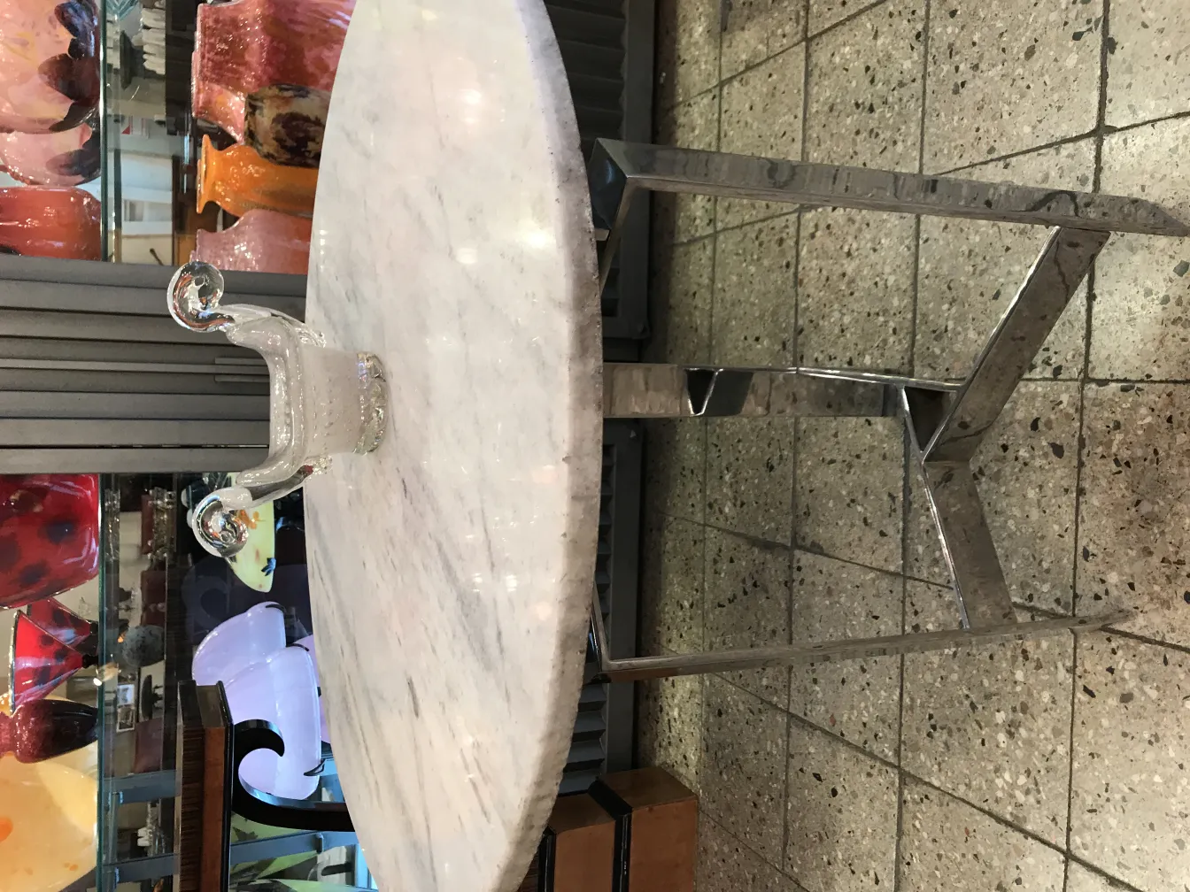 dekoratives und antikes murano-glas mit eleganten formen