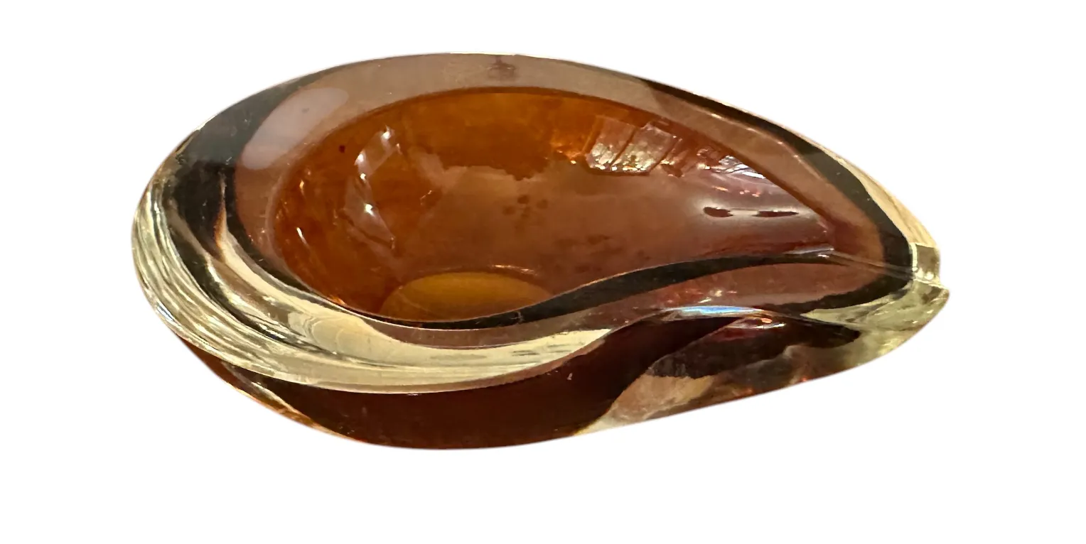 bowl de cristal de murano antiguo con diseños curvos y tonos cálidos
