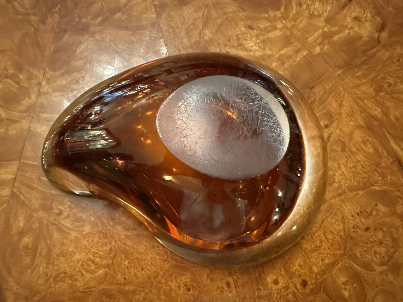 Cristal de Murano antiguo con tonos ámbar, formas suaves