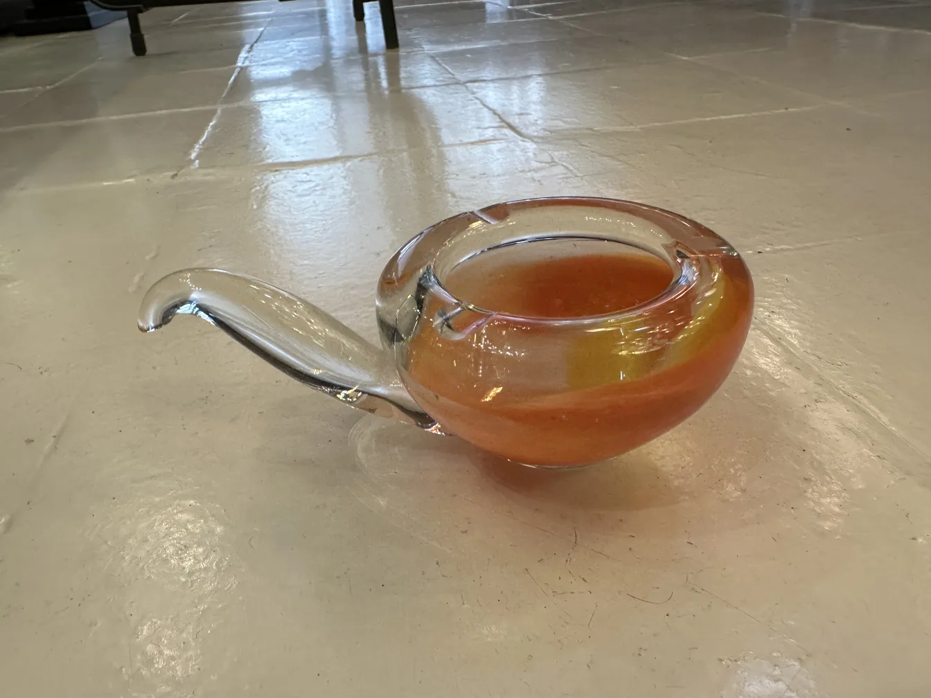 温暖色调的古董穆拉诺玻璃装饰品