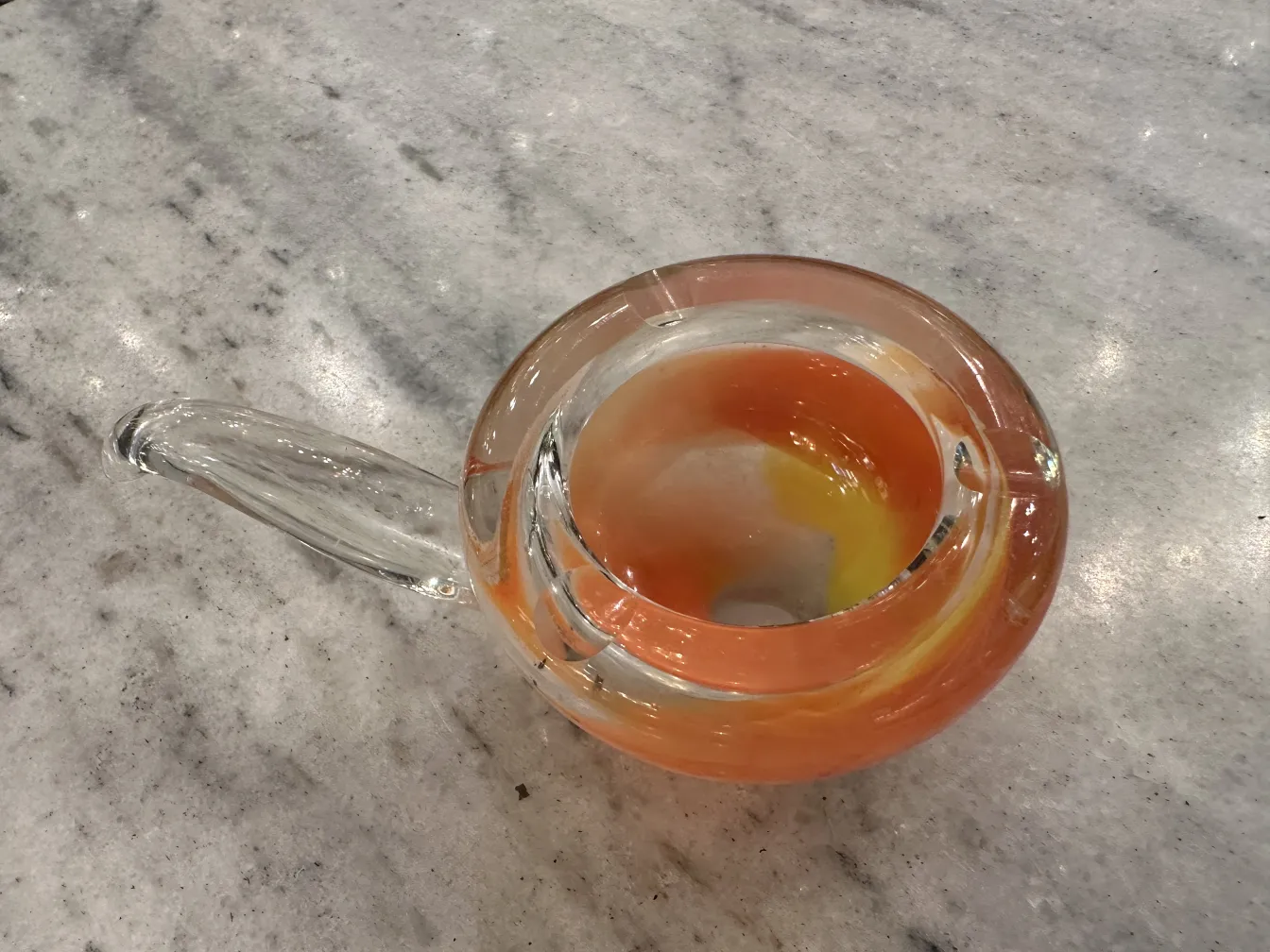 visão superior de um antigo cristal de murano com cores brilhantes