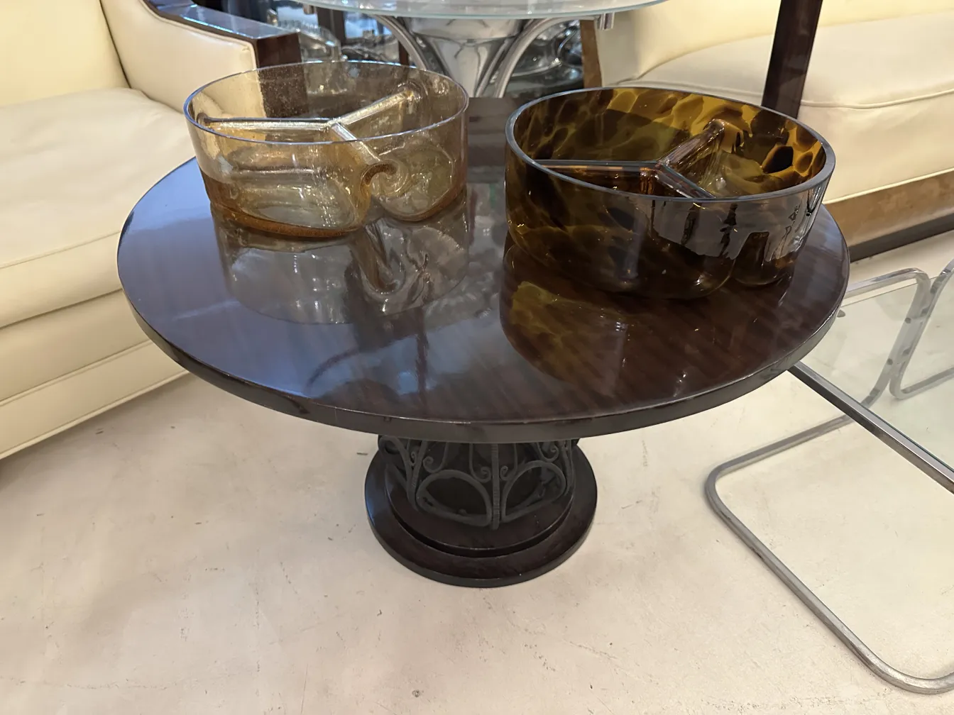 Cristal de Murano antigo decorativo em tons de marrom e âmbar sobre mesa