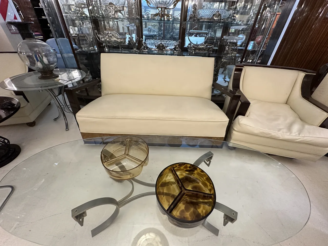 bellissimo vetro di murano a forma rotonda con dettagli sottili