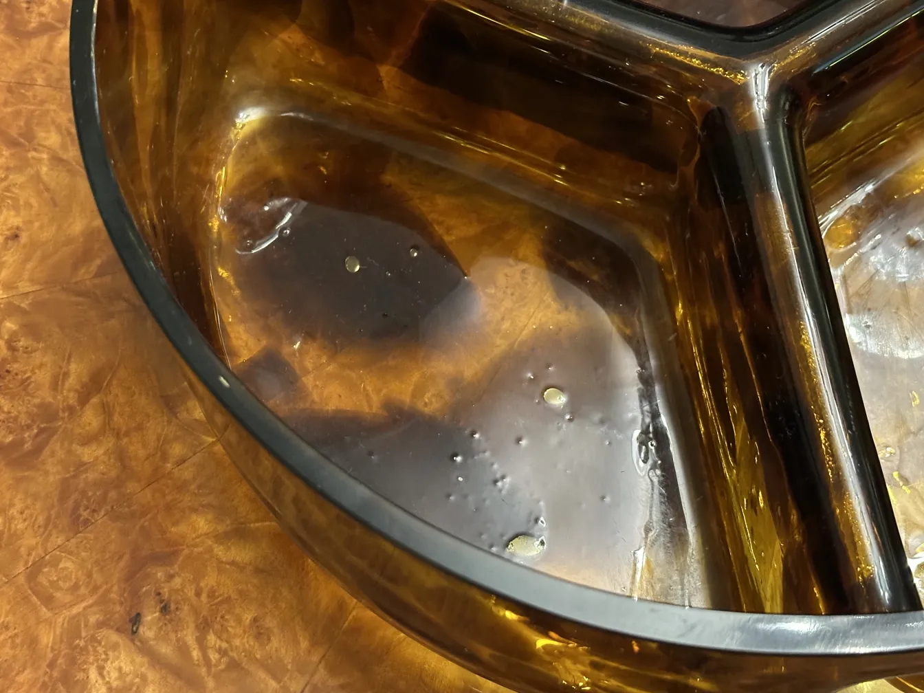 تصميم باللون الكهرماني، أنيق وكلاسيكي، مثالي للديكور