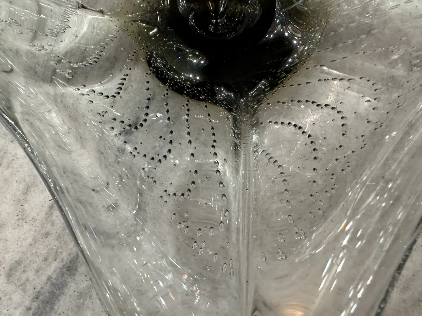 Ancien cristal de Murano avec des détails décoratifs doux