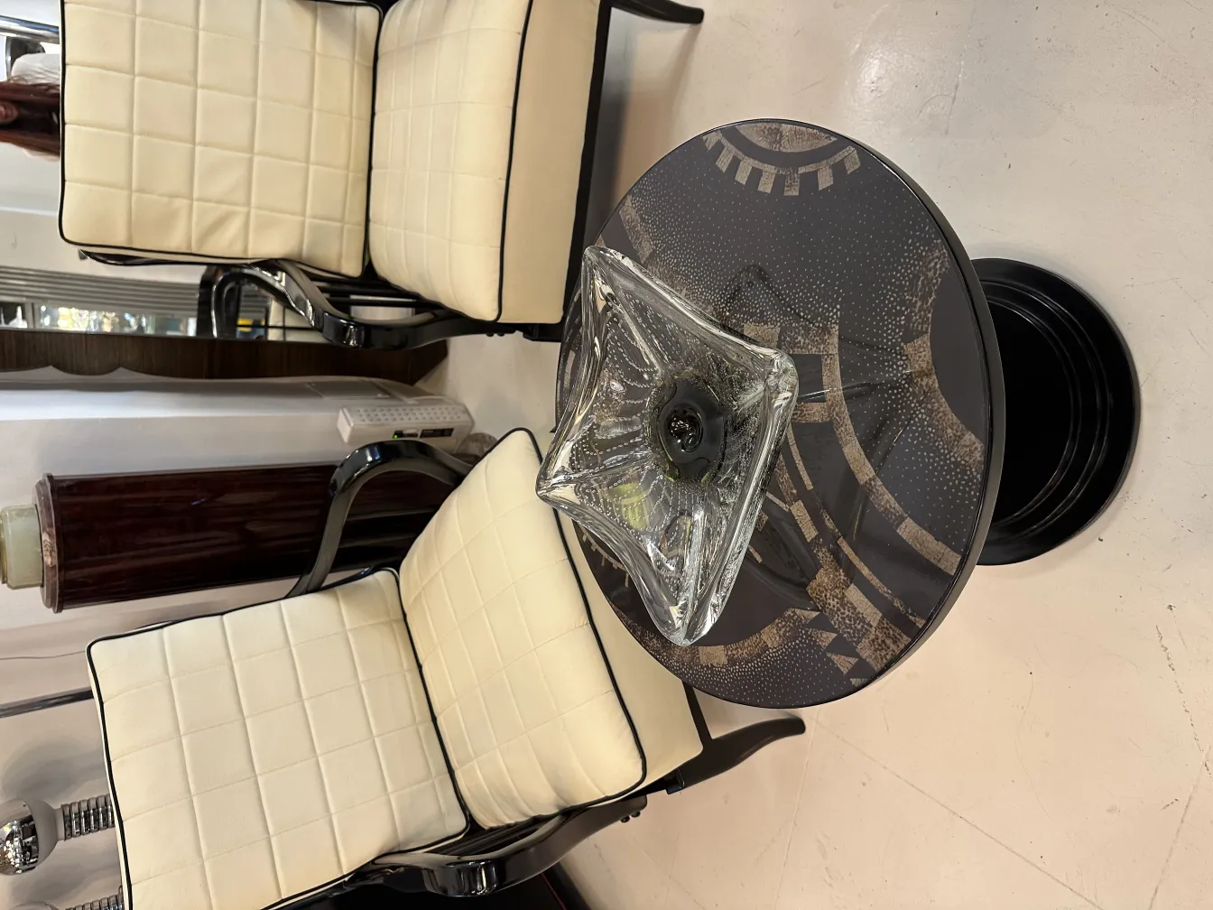 زخرفة الزجاج مورانو القديمة على الطاولة