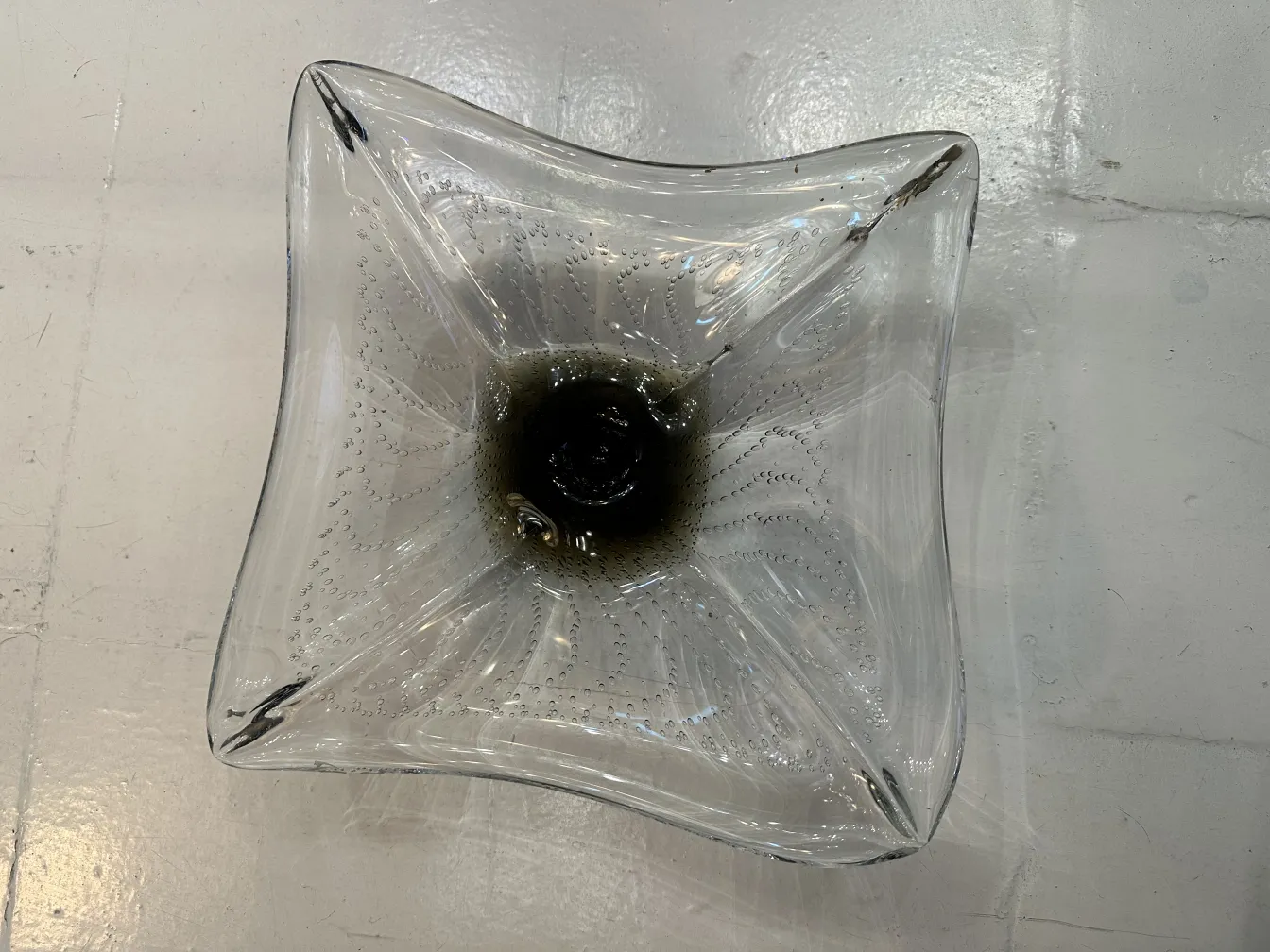 antica ciotola quadrata in vetro di murano con design ondulato e bolle